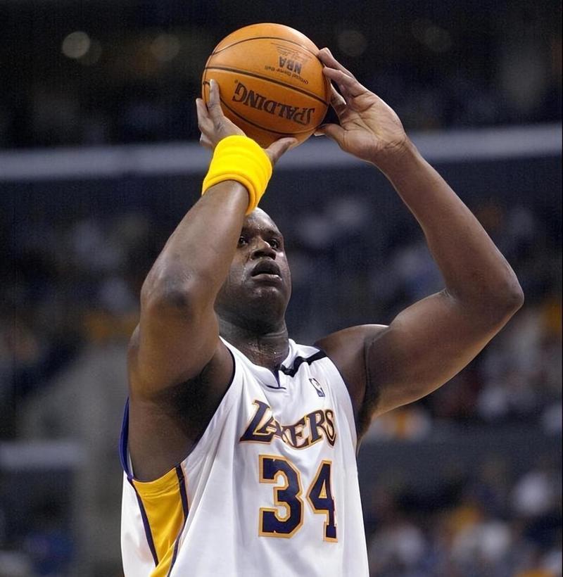 九游官方-关于雄鹿观众热烈欢呼！，杜兰特迎来十赛季出色发挥上演精彩一战的信息