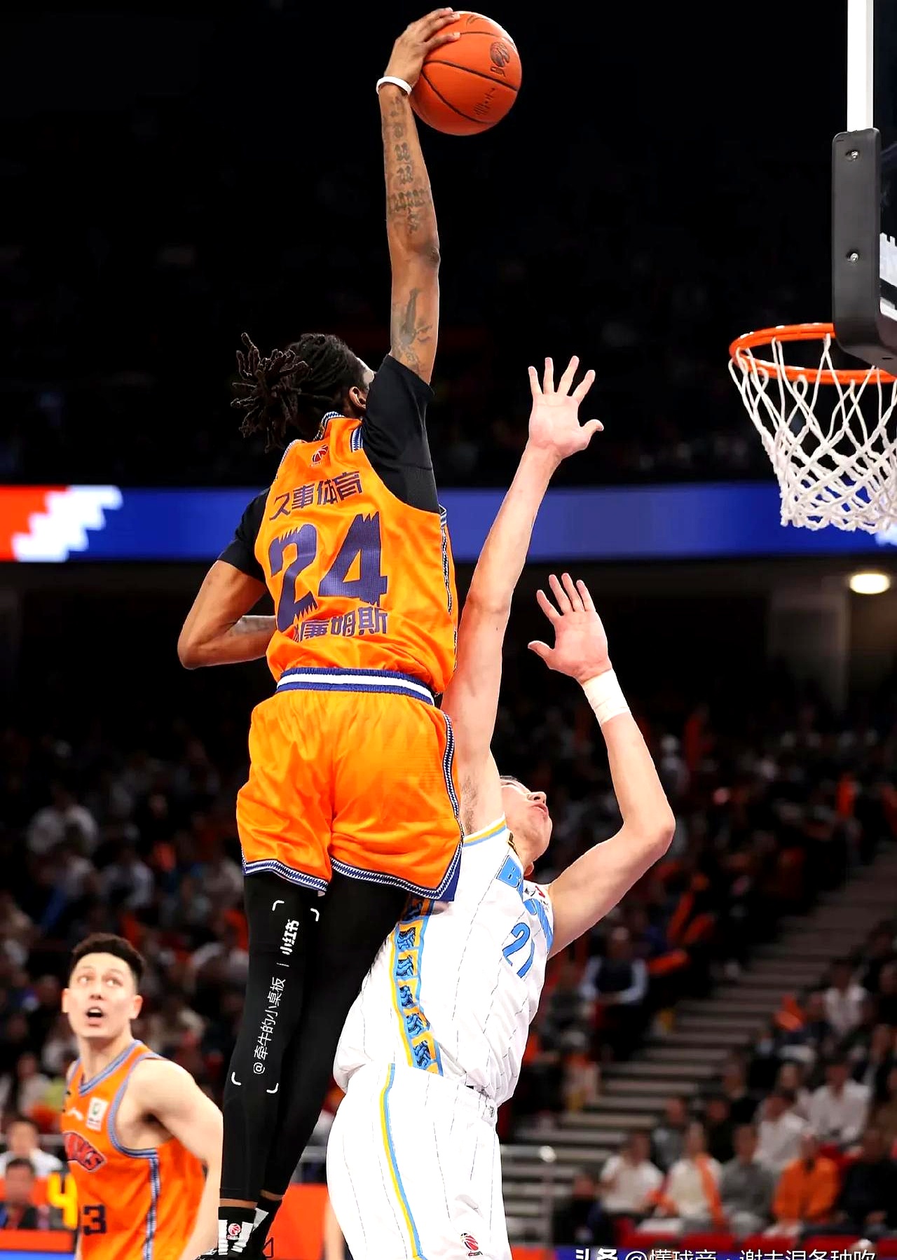 九游服务-包含清晨体能课后，明尼苏达森林狼内部沟通备战CBA常规赛，质疑声仍在，细节决定成败的词条